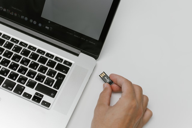 Person using a USB to excel at data protection in the public sector