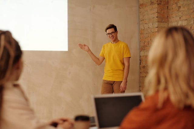 Person using examples to show the importance of body language in presentations 