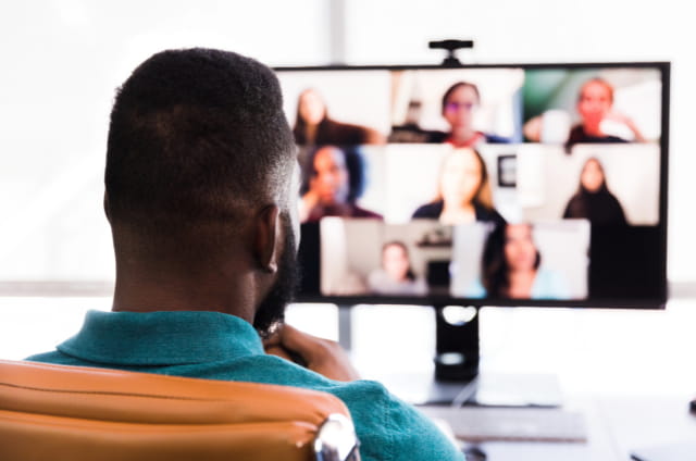 Employee using their digital body language to talk to colleagues